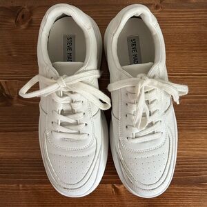 Steve Madden White Platform Sneakers, size 7.